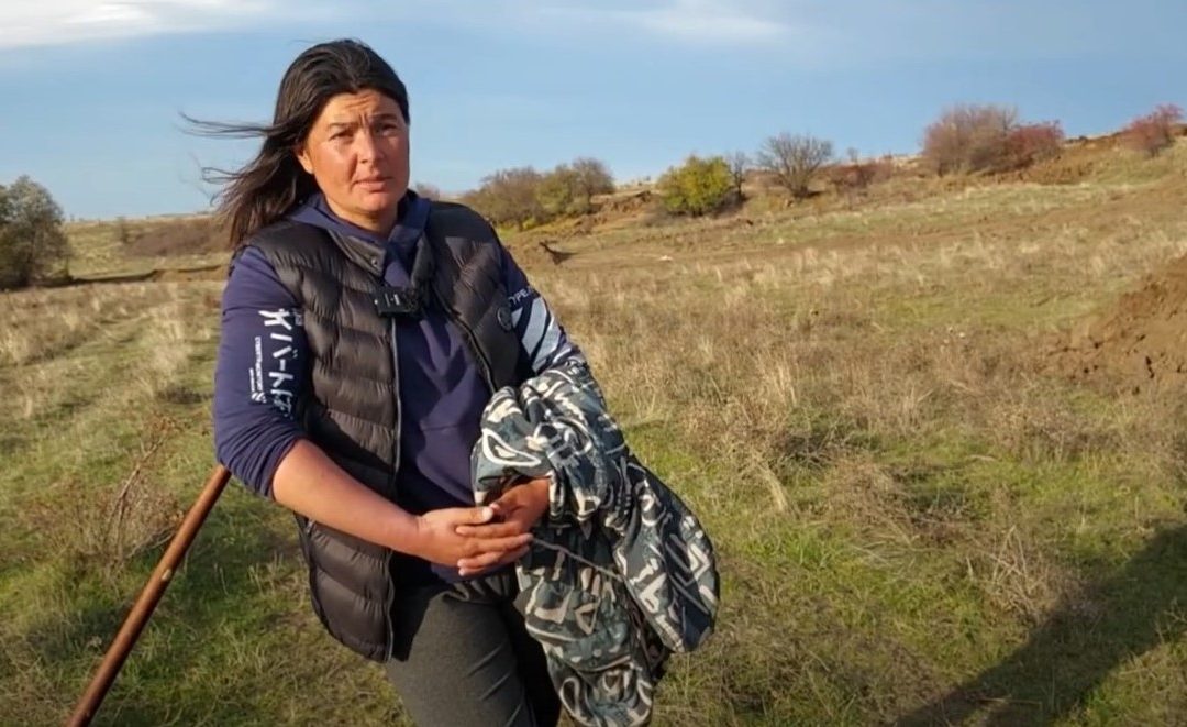 Община Елин Пелин разорава пасище, което е отдала за пет години, без да предупреди ползвателите.