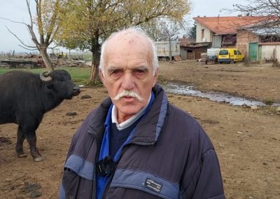 Не му е лесно на Ангел да се раздели с част от животните, които обича и които му дават хляба.