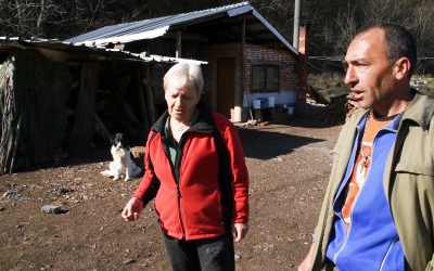 Как се правят вкусни млечни продукти по стари рецепти. Иван и майка му открехват малко завесата.