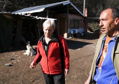 Как се правят вкусни млечни продукти по стари рецепти. Иван и майка му открехват малко завесата.