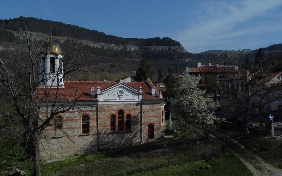 В памет на стотиците хиляди българи, които не са склонили глава пред османлиите. И онези 110 боляри!